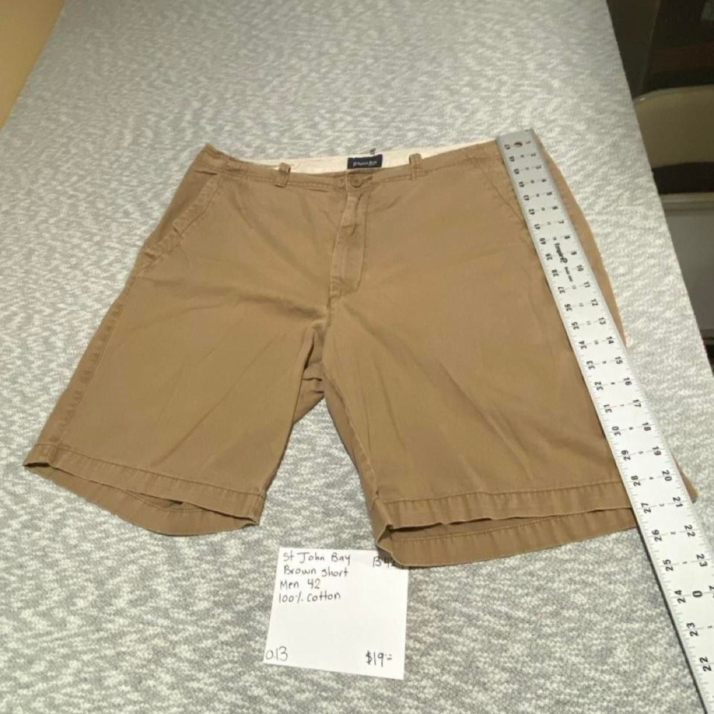 St. John's Bay Brown Cotton Shorts men Size 42, 100% cotton. SKU-B429